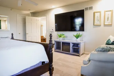 Beautiful 6-bed home with pool and 2 hot tubs