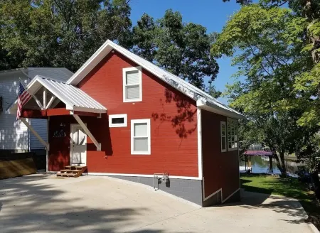 Beautiful Home Right on Lake Hamilton!  Hot Tub! Covered Boat Slip! Waterfall!! Отели в г. Пайни