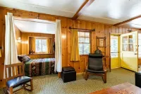 IdyllAway Vintage Cabin - Kid Friendly Sledding Cul-de-Sac!