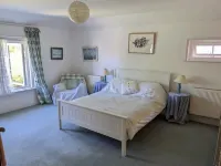Cosy Cottage by the Sea (1x BIG Master Double Bedroom)