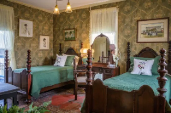 Timeless on Tenth - Historic Downtown Noblesville Hotels in Noblesville