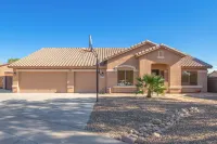 Renovated & Spacious 4Bed/3Bath Entertainers Home w/ HEATED Pool - 3-Star