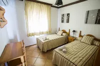 Villa with private pool, 800 m² plot, mountain and sea views