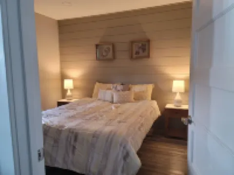 Cityline suite Three miles to PC, RIC, BROWN, JWU, &RISD ポータケットのホテル