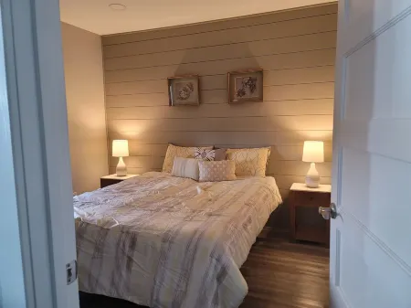 Cityline suite Three miles to PC, RIC, BROWN, JWU, &RISD