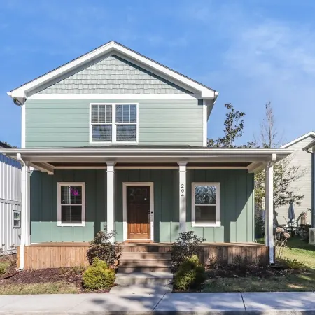 The Westchester - A modern bungalow 9-minute walk to downtown Ball Ground