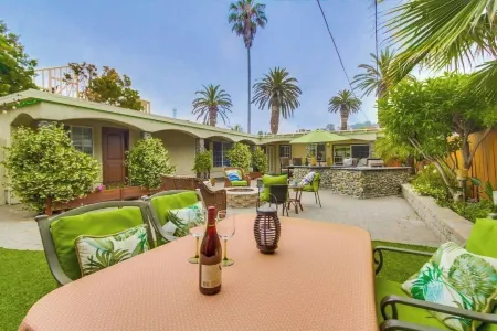 50 ft from the SAND 30 seconds Отели рядом с достопримечательностью «Торрей Пайнс Стейт Бич»