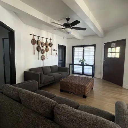 The Charming House of Riverside: All King beds, 55" Smart TVs, W/D, Downtown
