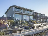 West Beach House - low bank waterfront, with 1 GB WIFI, WFH - NEW hot tub! Hotels in Oak Harbor