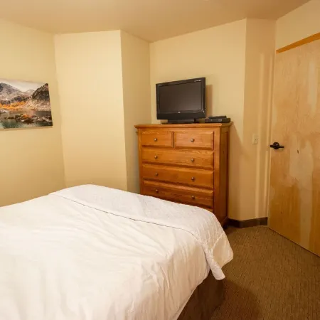 Café Condo Mountain Escape - Heated Pool & HotTub Open Late