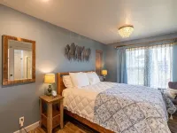 Oceanfront Home, Lighthouse, Beach Access, Spectacular Sunsets, Newly Remodeled Hotels in Coos Bay