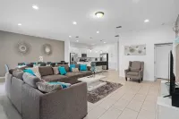 Huge 5 Star Resort Villa Near Disney-Pool-Spa-Game Room 24+Guests