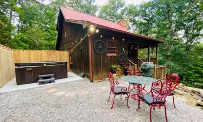 Brown County At It's Best Beautiful Cozy meticulous clean LG Game Room arcade!