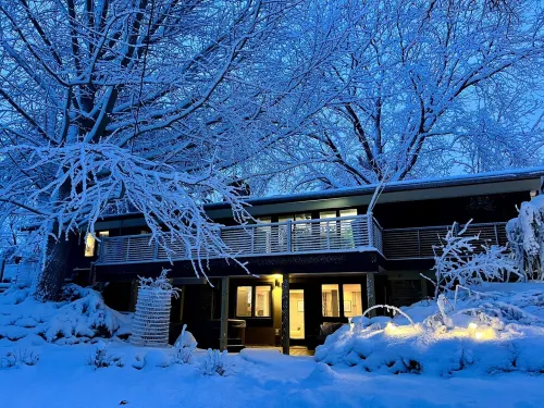 Hot Tub with a View, Private Modern Garden Level Apartment, Conservancy Access