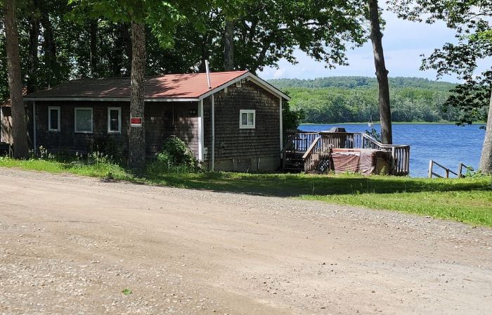 Beautiful lake side cottage
