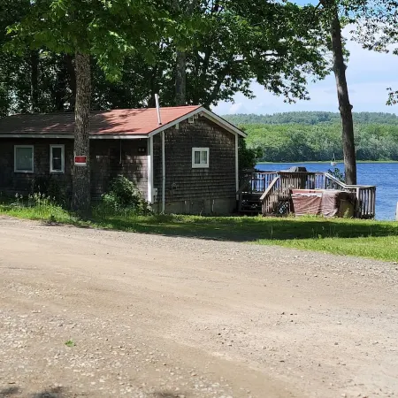 Beautiful lake side cottage