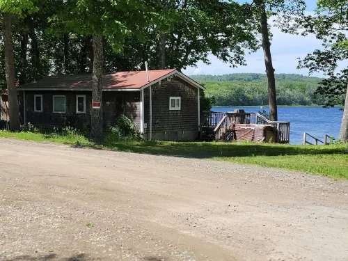 Beautiful lake side cottage