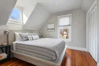 Cheerful 4 bedroom close to historical/sport sites Hotel dekat Stone Canyon Golf Club