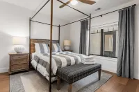 Top Floor Luxury Unit Downtown Sister Bay Marina and Water Views!