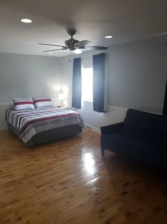 Downtown Tell City Upstairs Rental 2 Bed 2 Bath Wifi 30 minutes to Holiday World