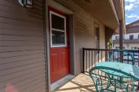 Sugar River Suite - Your Sweet Escape in the Heart of it All!