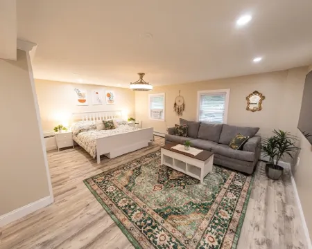 Extra large 1 Bedroom apartment! Hoteles en Salem