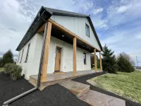 Newly renovated 1800’s one room schoolhouse with modern comforts and a hot tub! - 4성급