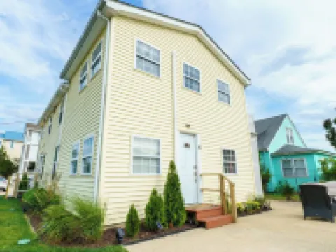 'Casa Playa' Two Unit Beach House a block from the beach. Hotels in Lewes