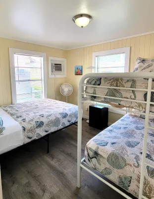 DB 11--Starboard, 2 BR/1 Bath Cottage with Kitchenette, Walk to Beach, Dogs OK!