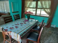 Spacious 4 bedroom house with a private pool in a quiet area