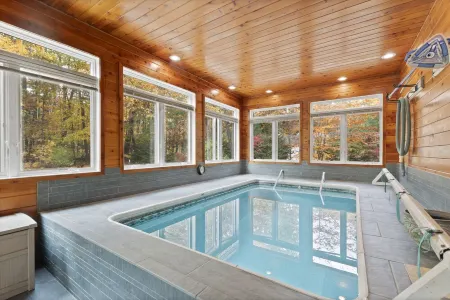 Luxurious Lake George Getaway