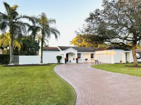 Villa in Miami with Heated Pool & Salt System