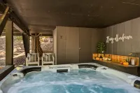 Mellow Mountain A-frame Hideaway with Hot Tub Hotels in Running Springs