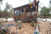 Cozy cabin with 1 bedroom and blow up hot tub & AC in soothing Necedah