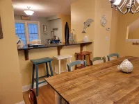 5 Blocks to Beach, Heated Pool, Parking, Two Master Suites - Full Townhouse