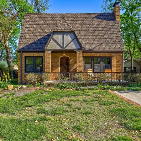 Large luxury Home - Walk to Campus/Stadium in the Heart of Norman