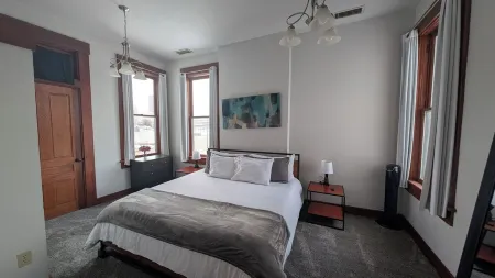 Oregon District - 3 Rms w/King - Free Coffee & Tea