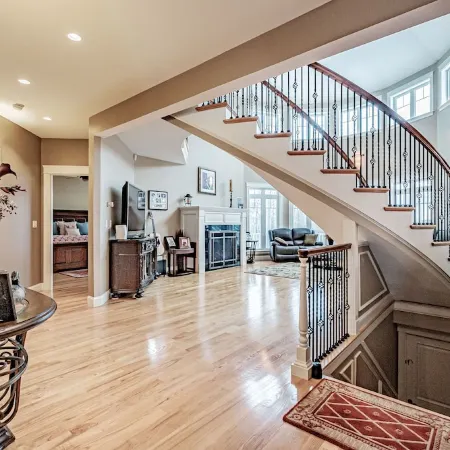 Njoy Luxury - MUST experience this exclusive and stunning lakeview home