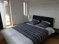 Wooden house, close to beaches and dunes Hotels in Landéda