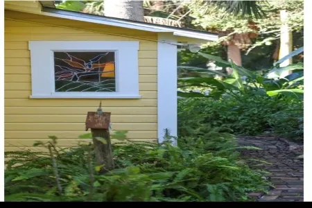 Oystertown Cottage Отели рядом с достопримечательностью «Парк Сифуд Ландинг»