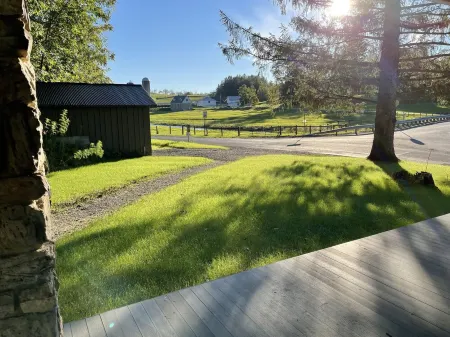Charming newly-renovated historic log house near PSU and Spruce Creek