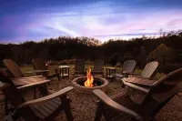 Luxury/Cozy SMOKY MTN GETAWAY Cabin-Location-View-HotTub+more