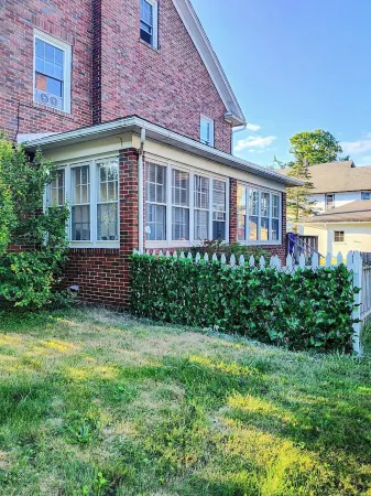 Spacious 7-bedroom house across from University and close to Downtown Lock Haven Отели в г. Лок Хейвен