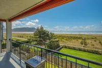 Oceanfront 2rd floor Balcony 2 blocks to Turnaround-Work Remotely - Boutique
