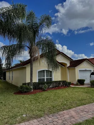 4 bedroom 2 bathroom villa near Disney world & champion gate area
