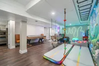 Luxury 7-bdr Mountain Top Home w/HotTub & GameRoom & Fireplace- Few Steps to SKI