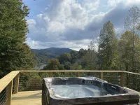 MerryN' Monroe Lake House with View of Dale Hollow Lake minutes to Sunset Marina