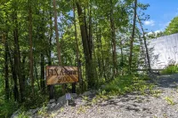 Modern A-Frame near many wineries and activities: fire pit, King beds, & more! Hotels in Hector