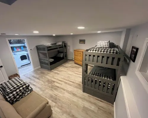 AMAZING LAKEFRONT HOUSE WITH PRIVATE DOCK, PRIVATE BEACH, 4 BEDROOMS, SLEEPS 12+ Hotels in Wakefield