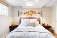 Spacious 1-bedroom apartment, 10 minutes drive to Seattle Waterfront. Hotels in ballard